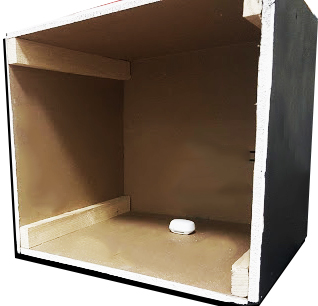 Box with beacon that represents a model of a room