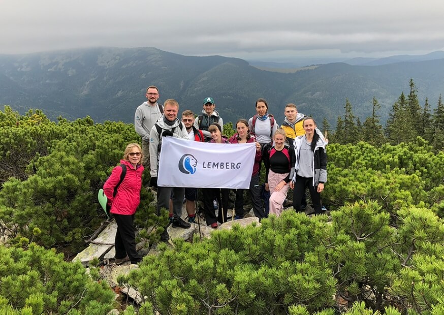 Climbing Khomiak mountain with Lemberg