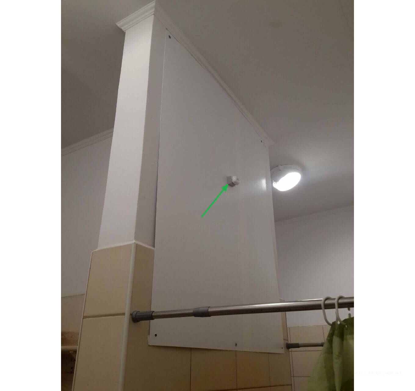 Beacon RF signals interfered with one another in the changing room steel sheet - Agribusiness Staff Hygiene Compliance Monitoring_ Challenges and Solutions - Lemberg Solutions.jpg