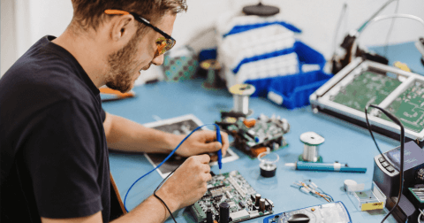 Managing remote embedded team - Meta image